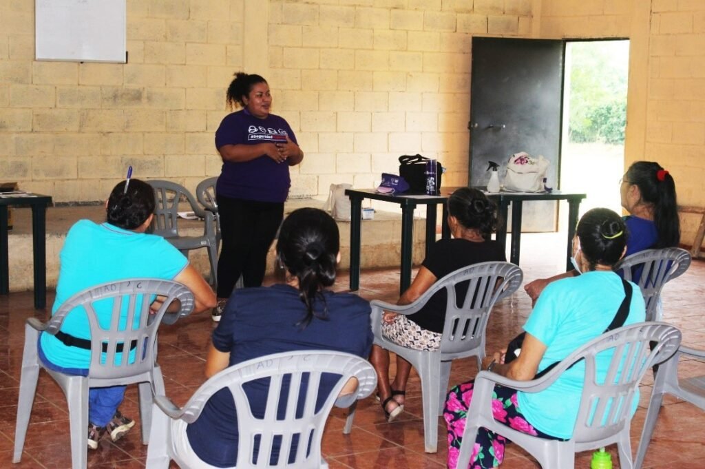 ORMUSA en el territorio, desarrolla jornada sobre prevención de violencia con mujeres de Cantón El Conacaste, Ciudad Arce